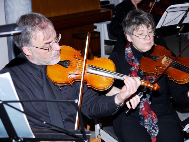 Lukas Fuchs und Claudia Borschel, 1. Geigen